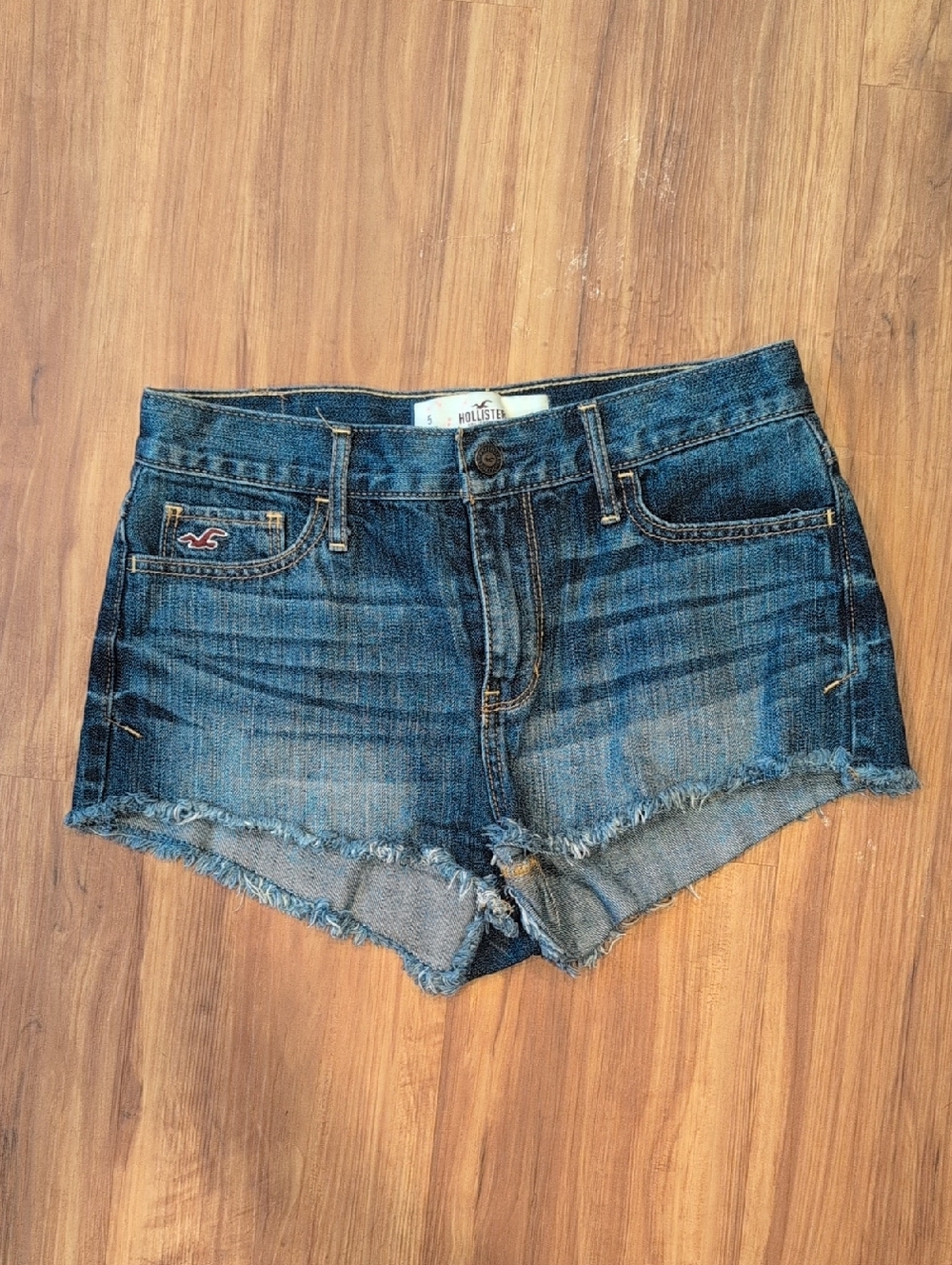 Hollister Mid-rise Shorts. Size 27